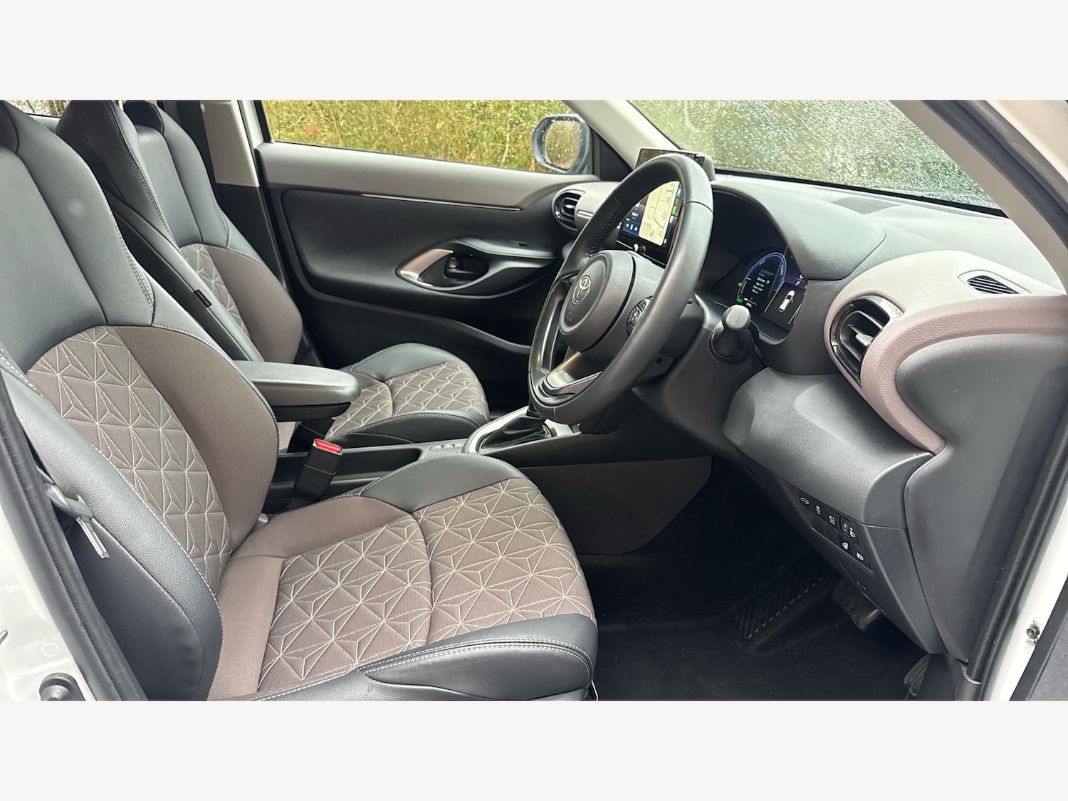 Used Toyota Yaris Cross 2024 for sale - 77242425: Photo 13