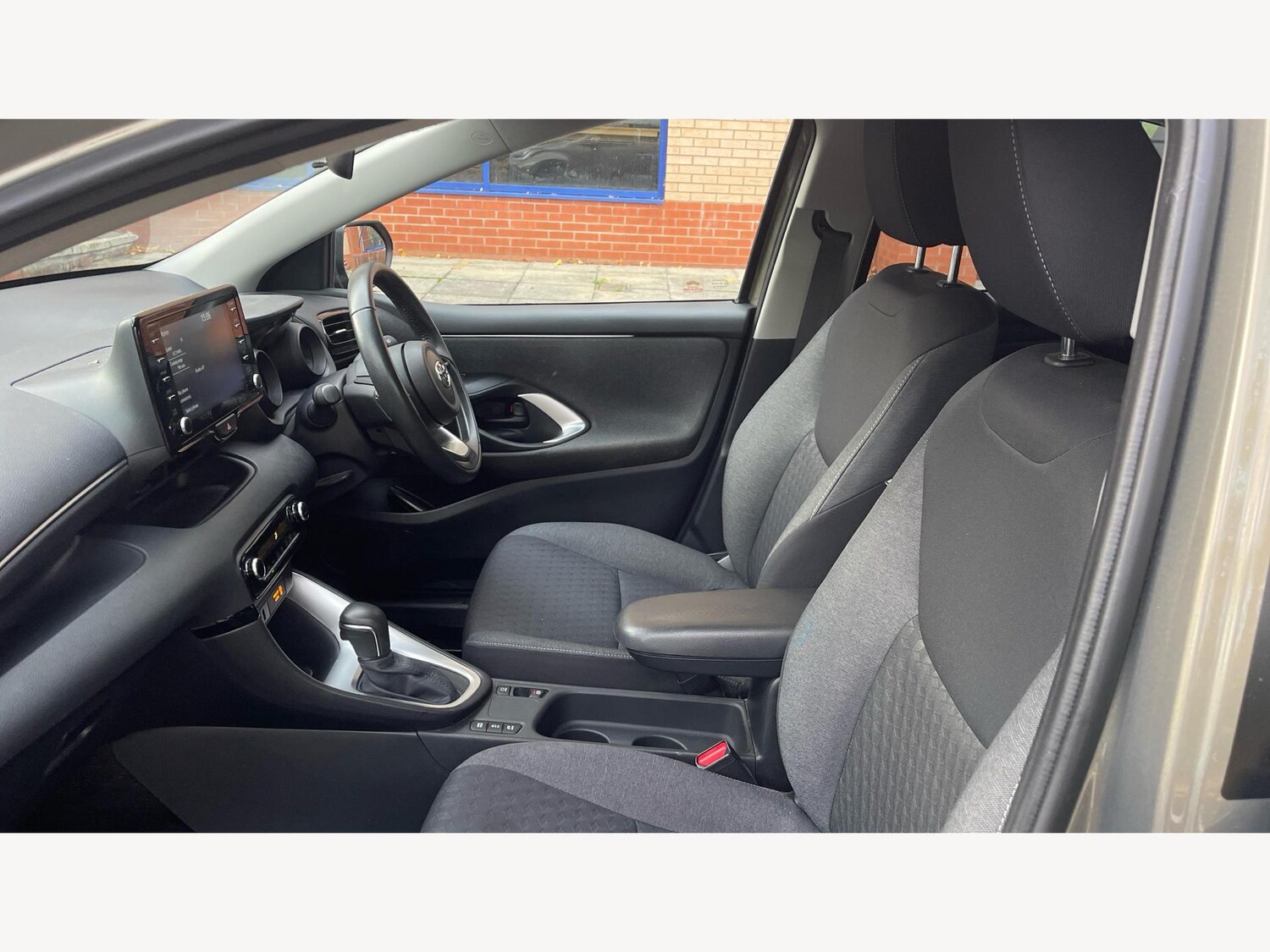 Used Toyota Yaris 2022 for sale - 76499967: Photo 12