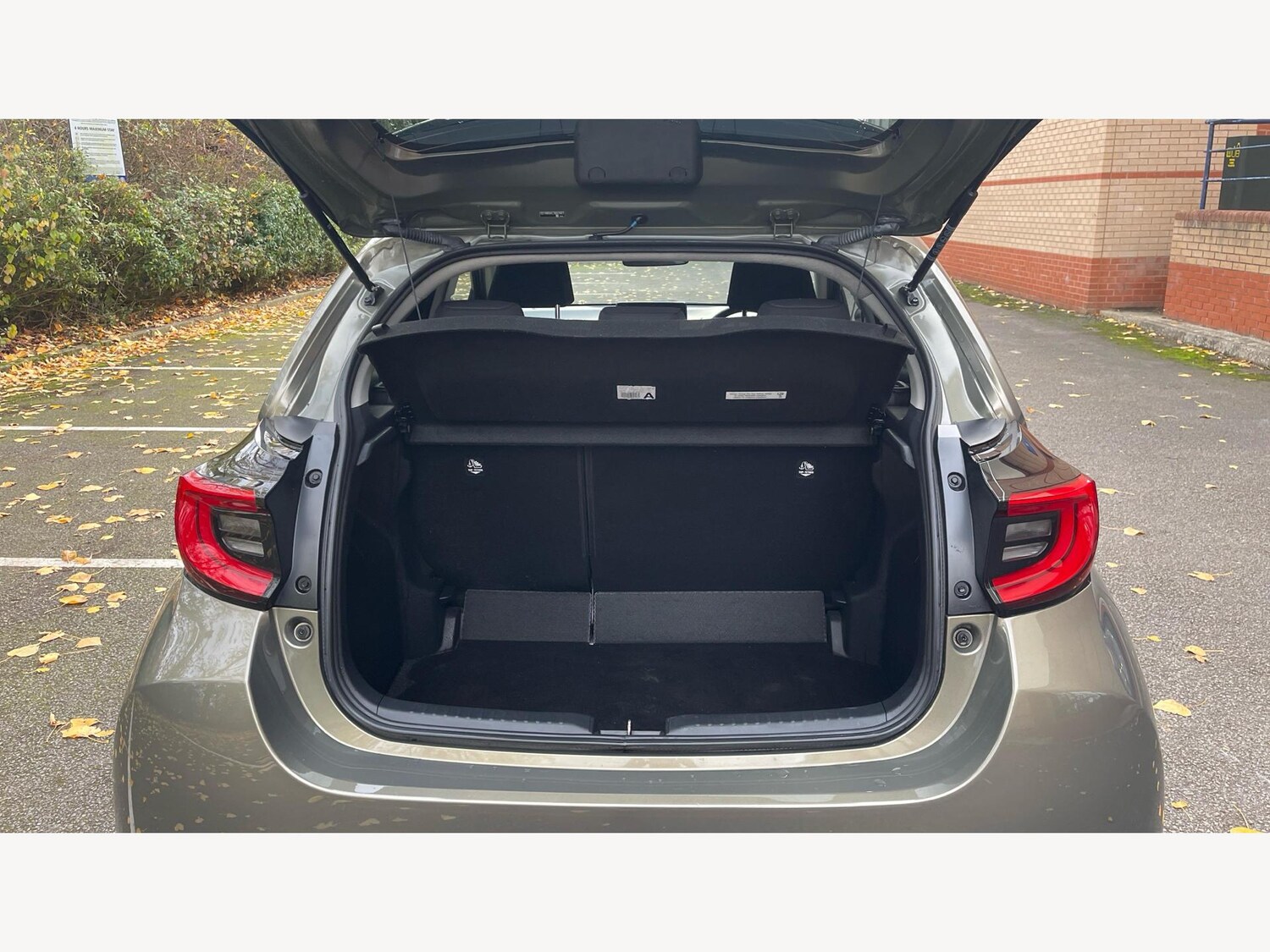 Used Toyota Yaris 2022 for sale - 76499967: Photo 16