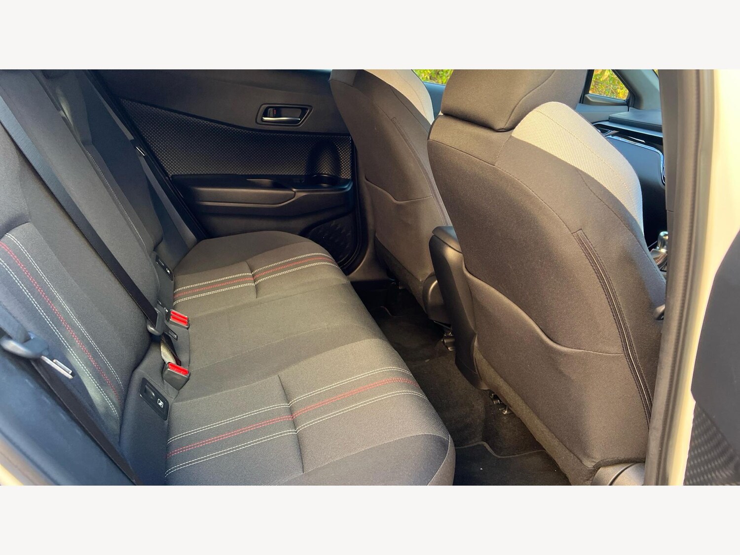 Used Toyota C-HR 2023 for sale - 76832449: Photo 14