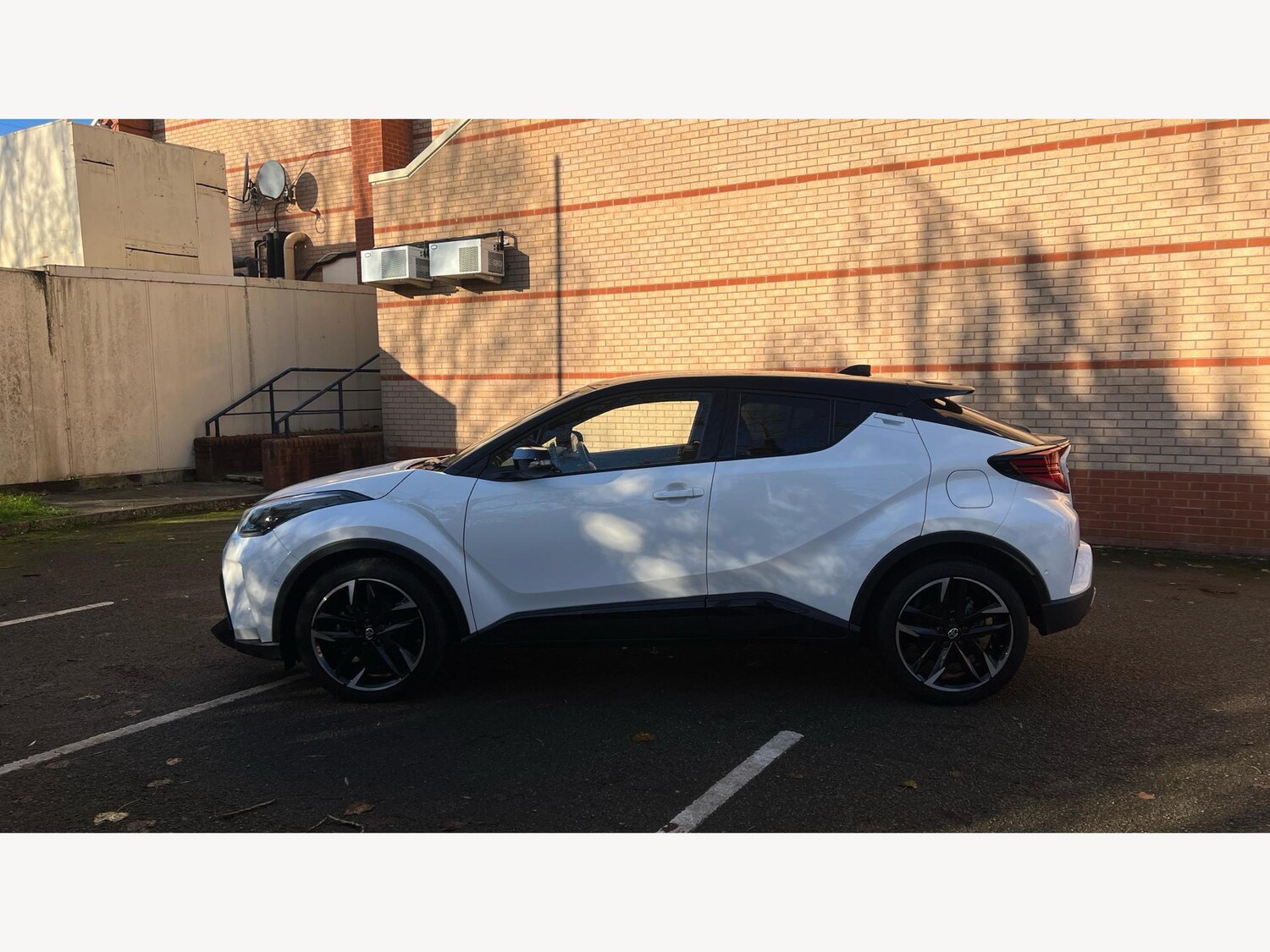 Used Toyota C-HR 2023 for sale - 76832449: Photo 19