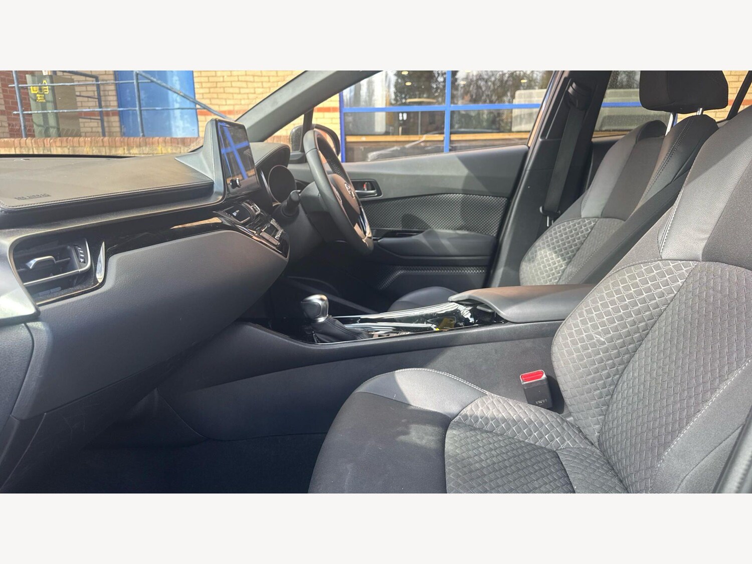 Used Toyota C-HR 2023 for sale - 77892456: Photo 12