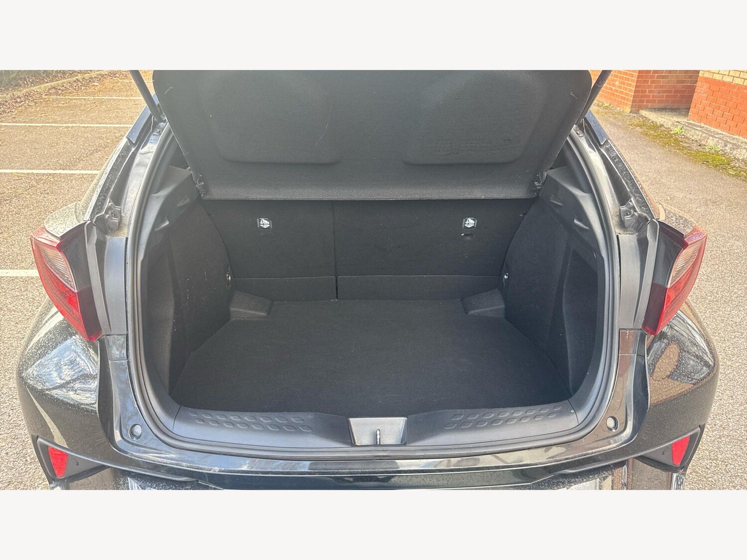 Used Toyota C-HR 2023 for sale - 77892456: Photo 16