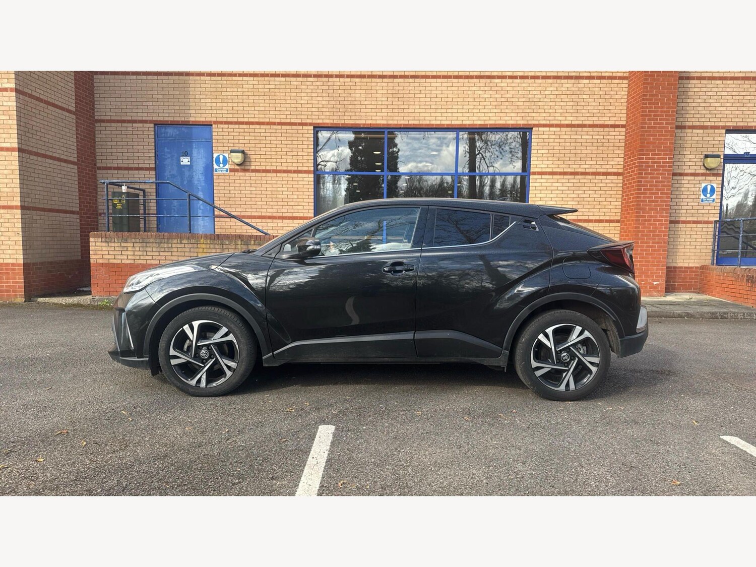Used Toyota C-HR 2023 for sale - 77892456: Photo 19
