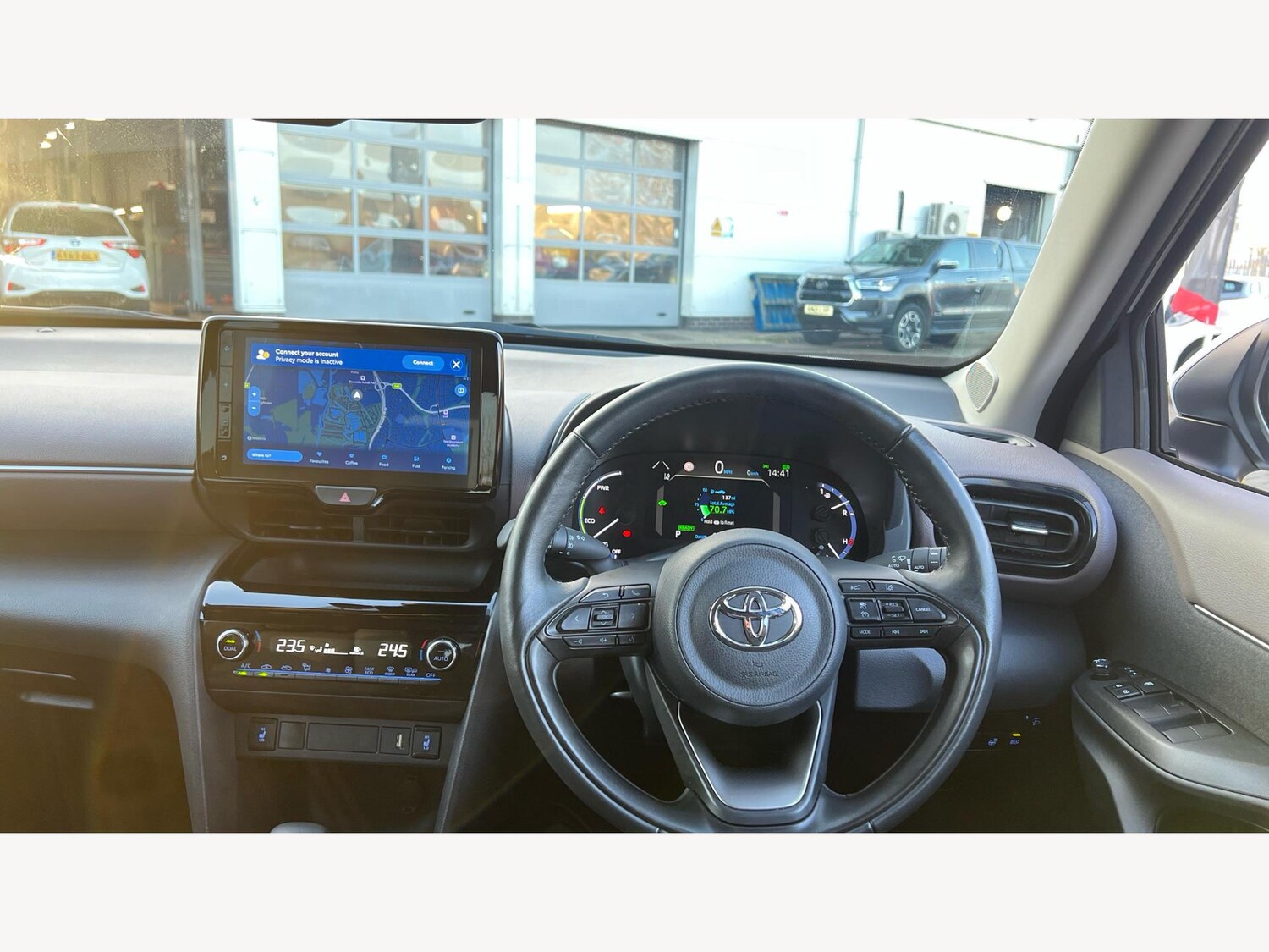 Used Toyota Yaris Cross 2023 for sale - 77015354: Photo 8