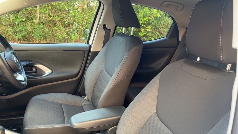 Used Toyota Yaris 2022 for sale - 77395722: Photo 42