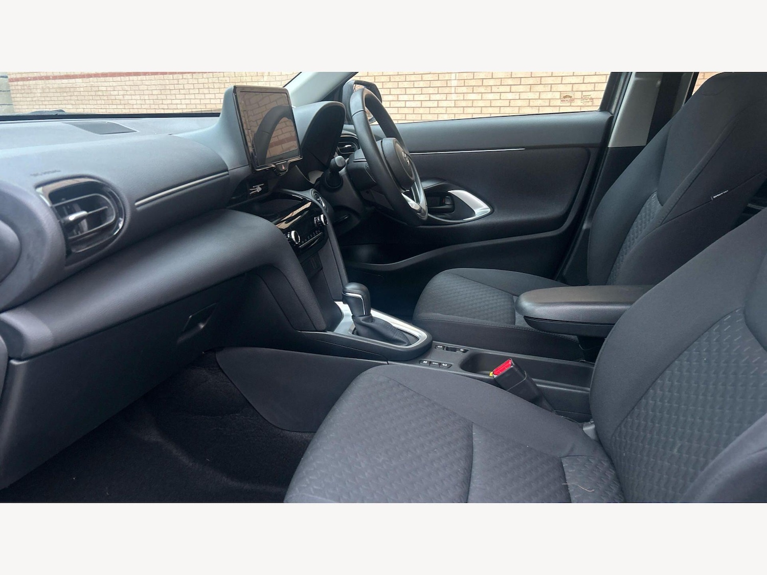 Used Toyota Yaris Cross 2024 for sale - 77892627: Photo 12