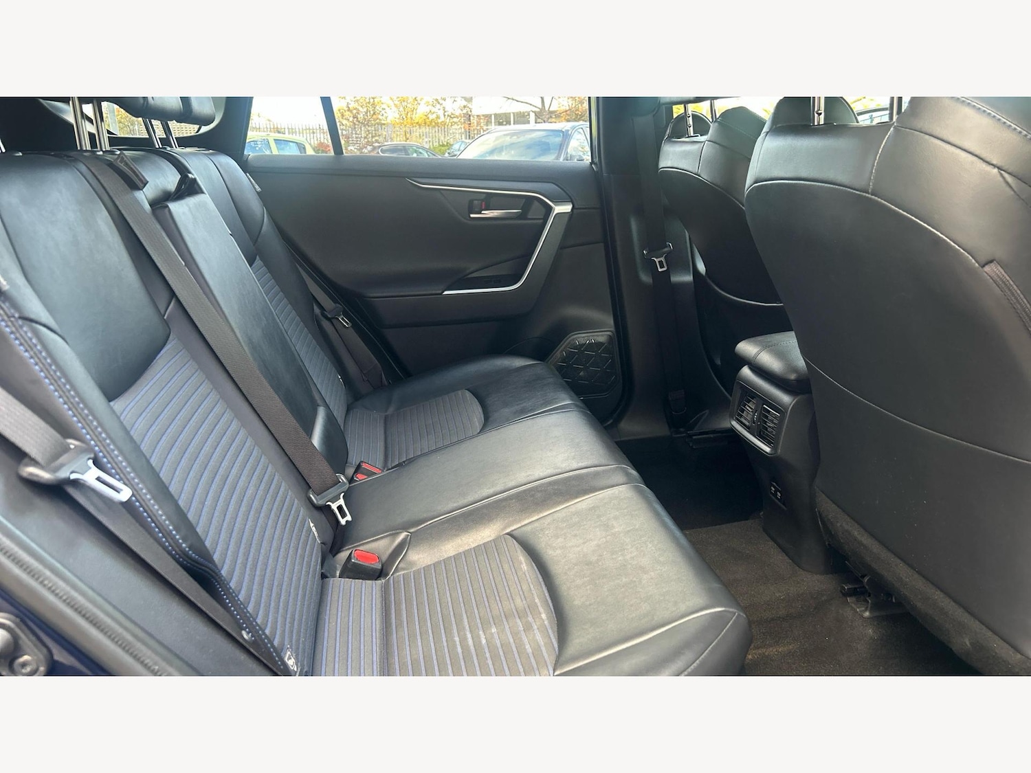 Used Toyota RAV4 2019 for sale - 76398381: Photo 14