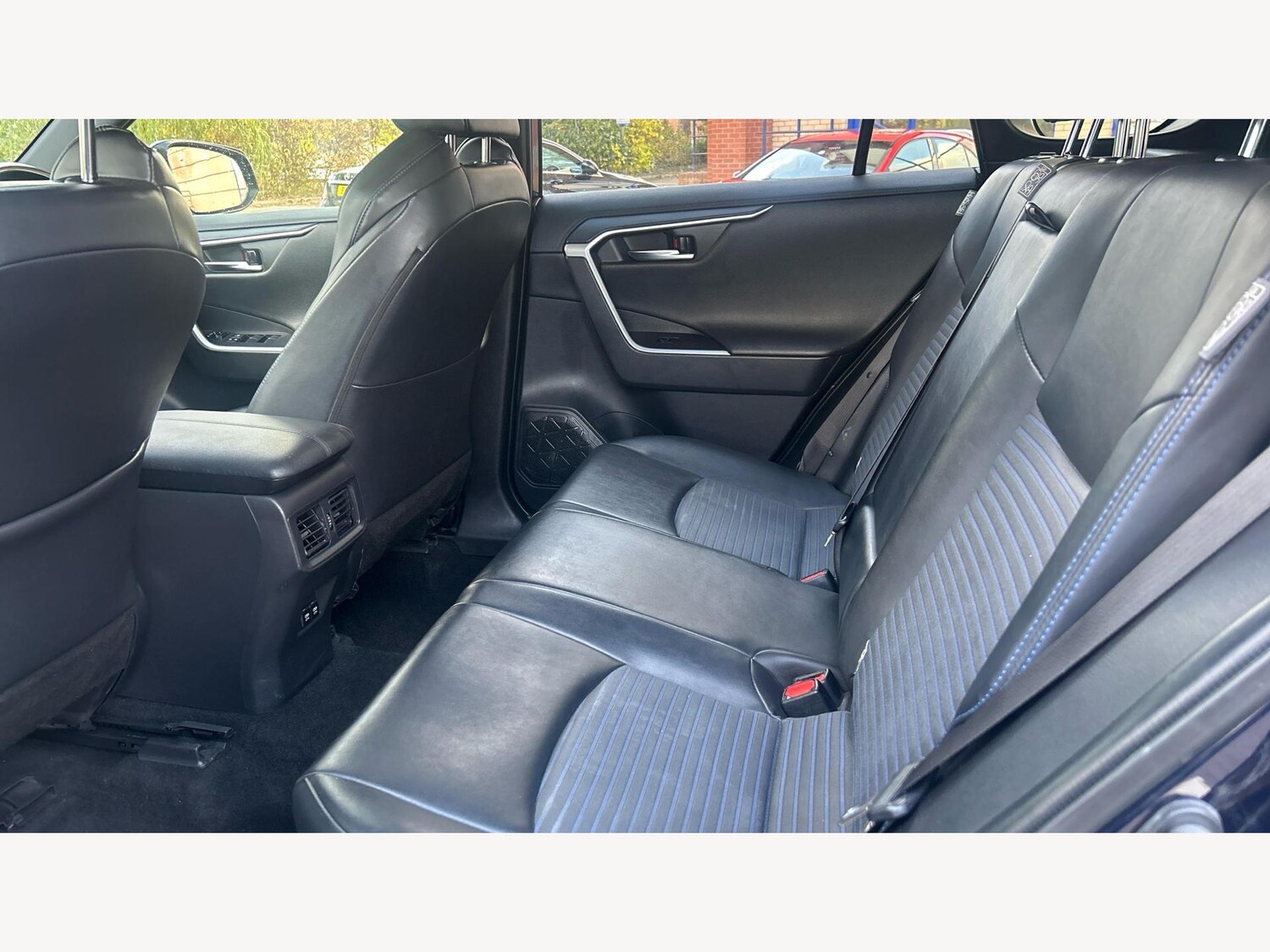 Used Toyota RAV4 2019 for sale - 76398381: Photo 15