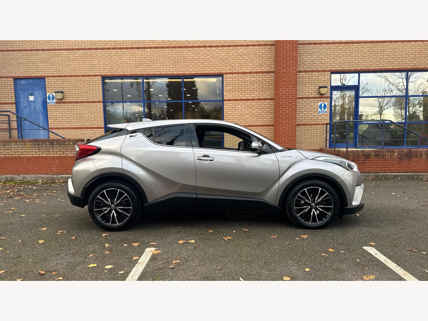 Used Toyota C-HR 2017 for sale - 76657542: Photo 18