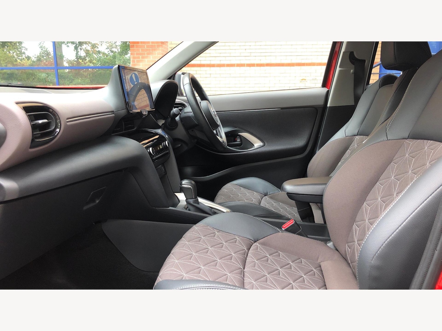 Used Toyota Yaris Cross 2024 for sale - 76109889: Photo 12