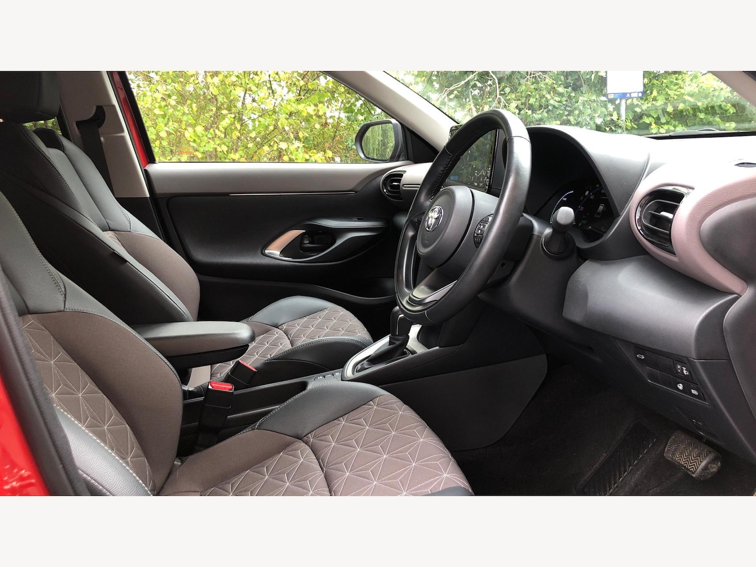 Used Toyota Yaris Cross 2024 for sale - 76109889: Photo 13