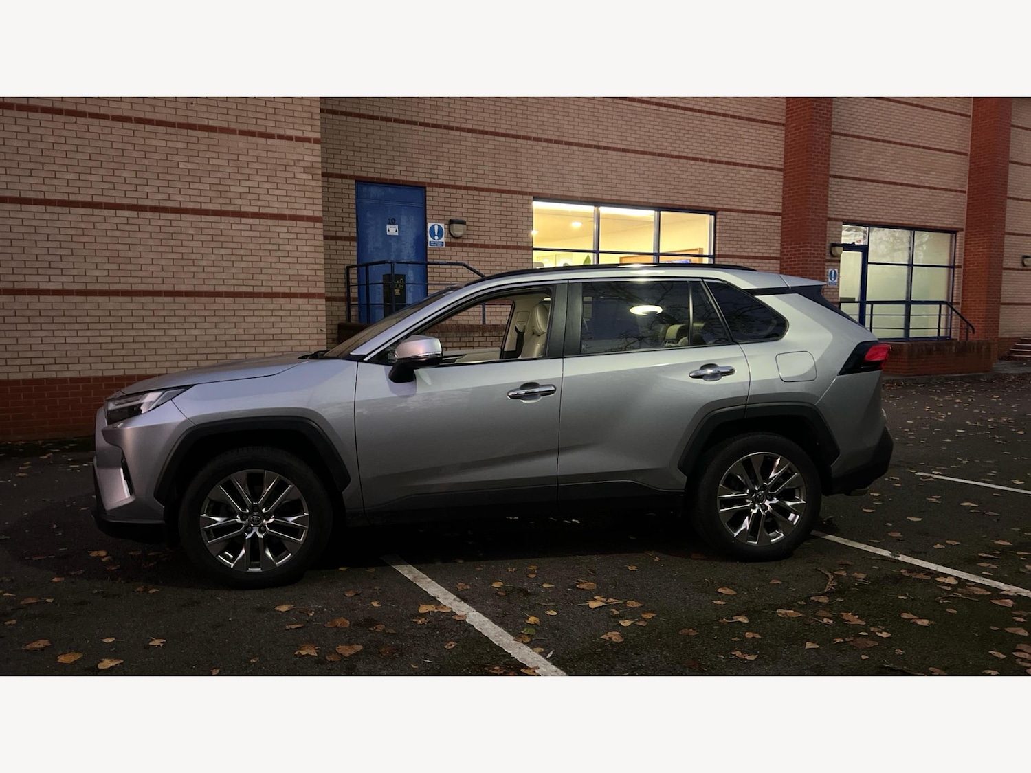 Used Toyota RAV4 2022 for sale - 76613010: Photo 19