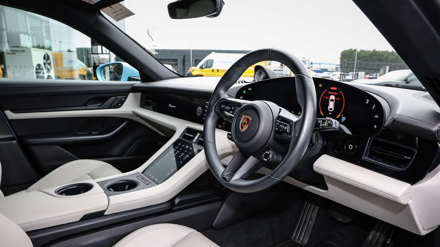 Used Porsche Taycan 2022 for sale - 76564502: Photo 12