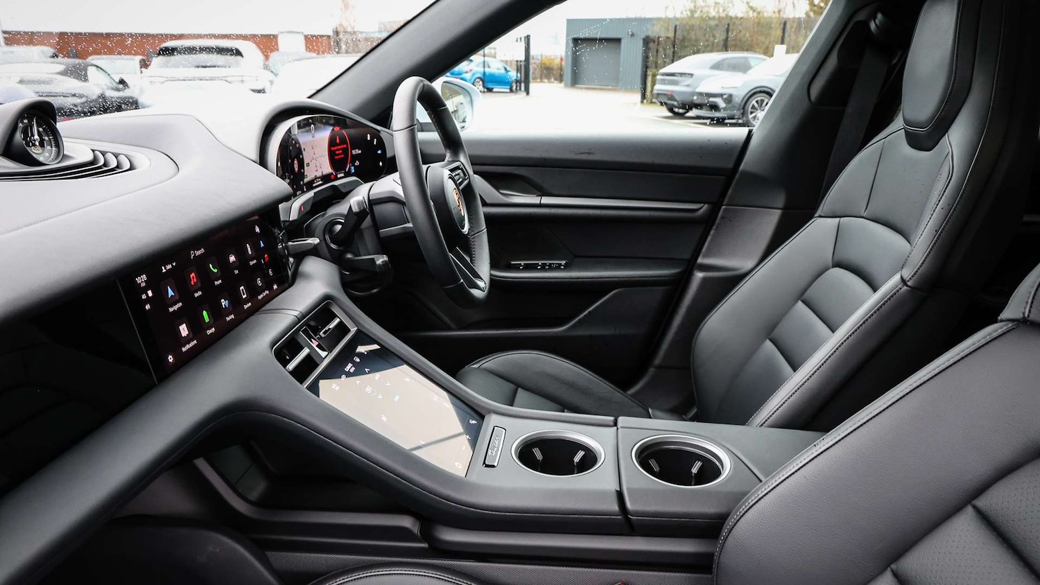 Used Porsche Taycan 2025 for sale - 77553011: Photo 12