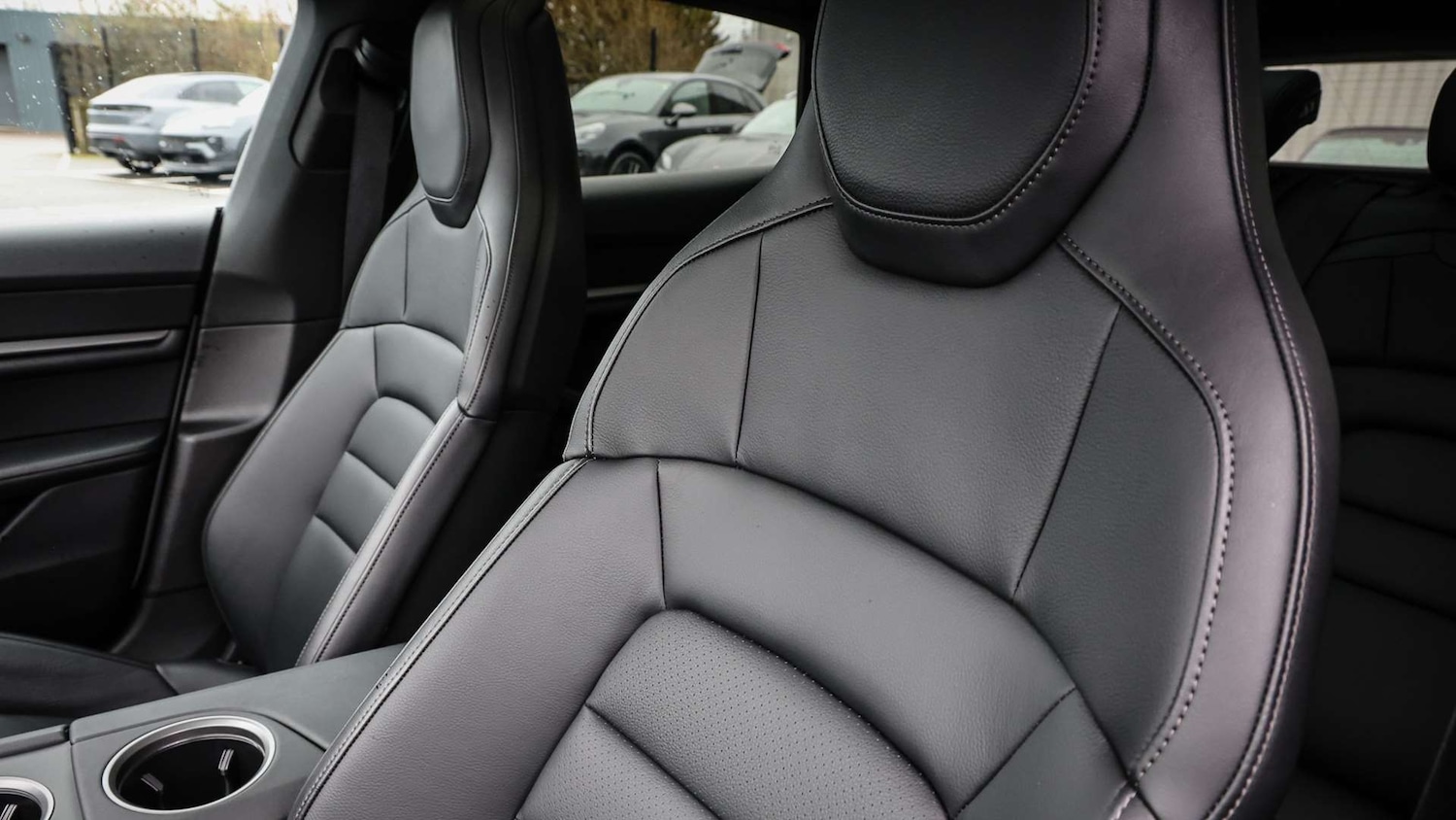 Used Porsche Taycan 2025 for sale - 77553011: Photo 13