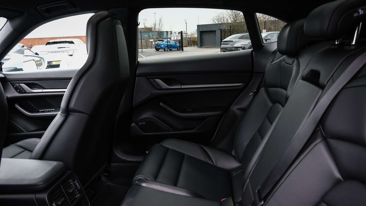 Used Porsche Taycan 2025 for sale - 77553011: Photo 14