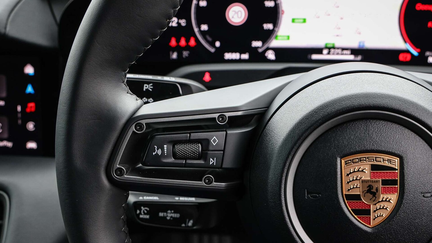 Used Porsche Taycan 2025 for sale - 77553011: Photo 15