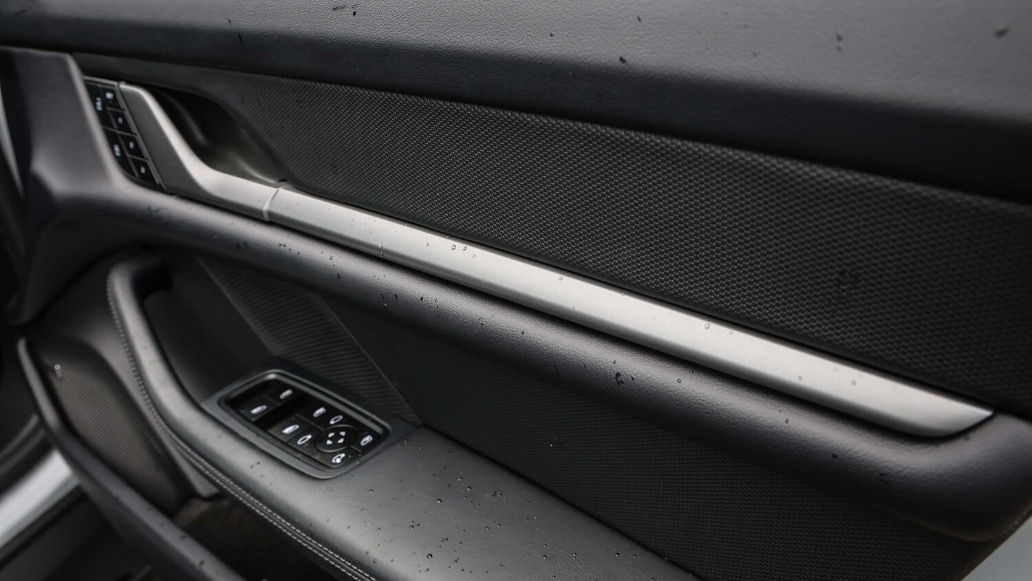 Used Porsche Taycan 2025 for sale - 77553011: Photo 17