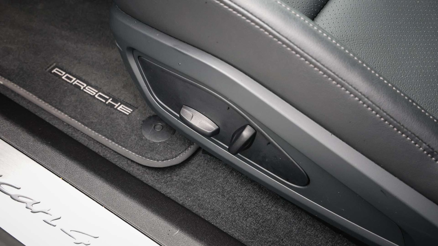 Used Porsche Taycan 2025 for sale - 77553011: Photo 25