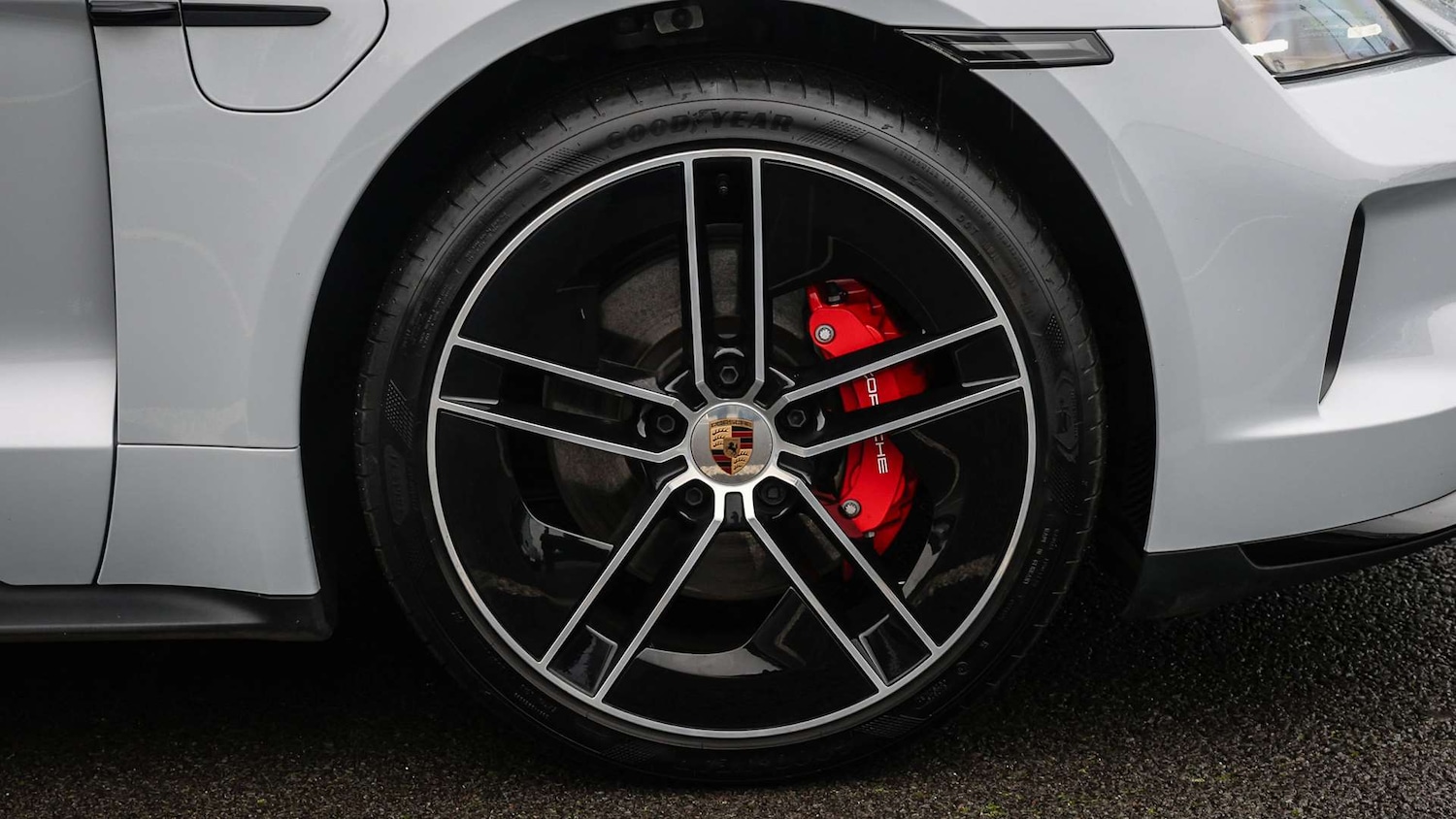 Used Porsche Taycan 2025 for sale - 77553011: Photo 6