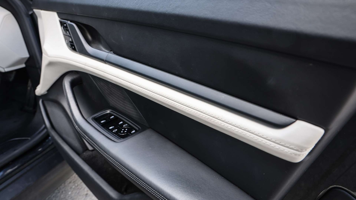 Used Porsche Taycan 2021 for sale - 76113326: Photo 27