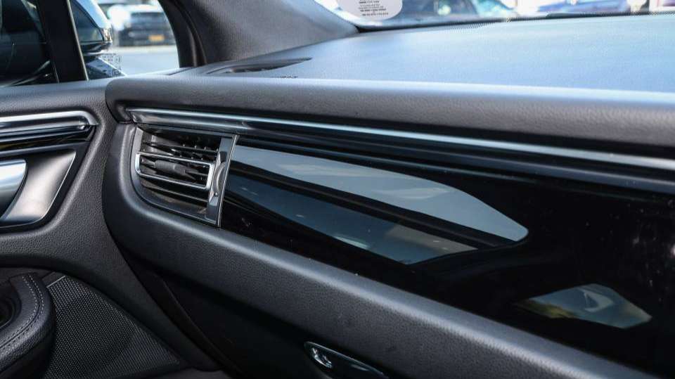 Used Porsche Macan 2025 for sale - 76842971: Photo 23