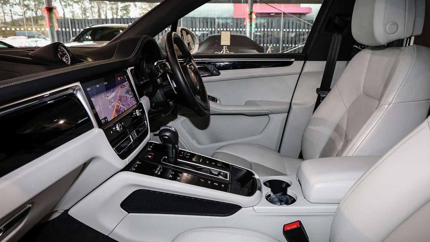 Used Porsche Macan 2024 for sale - 76746102: Photo 11