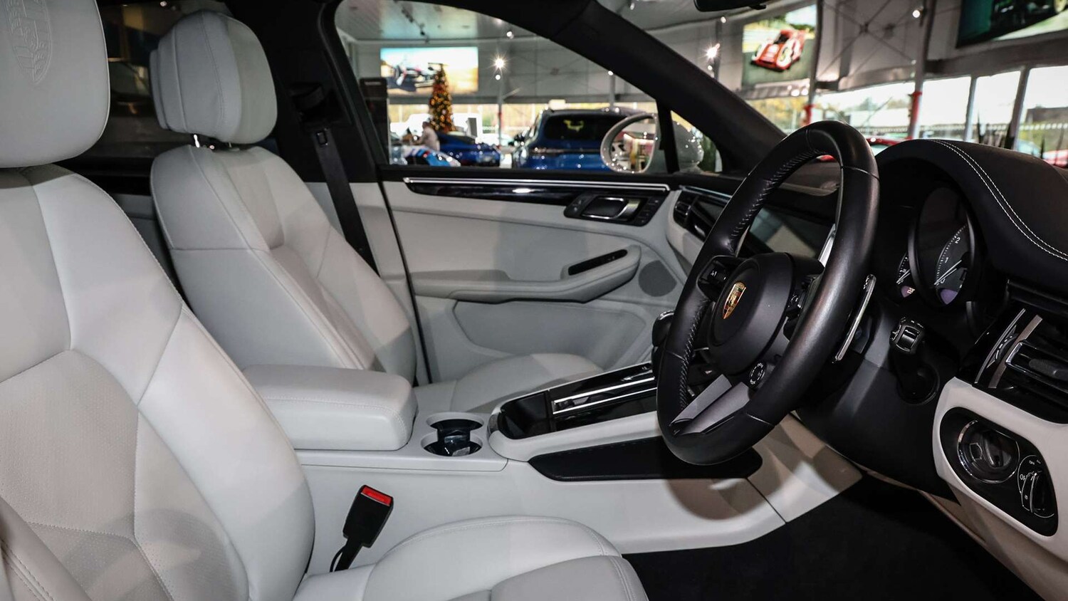 Used Porsche Macan 2024 for sale - 76746102: Photo 12