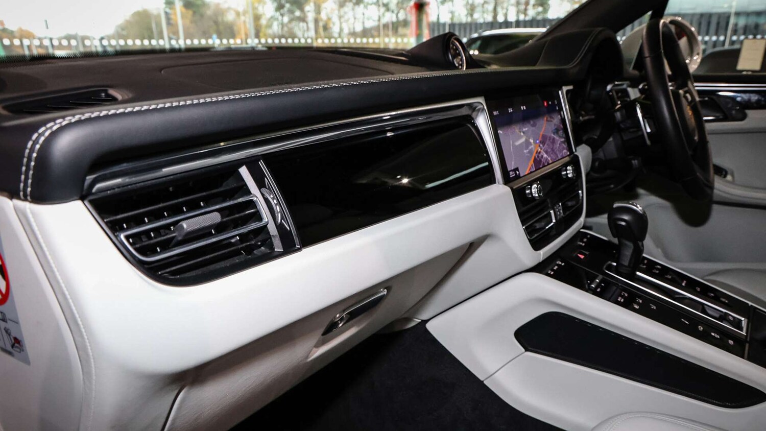 Used Porsche Macan 2024 for sale - 76746102: Photo 14