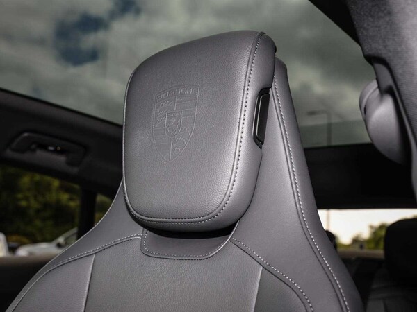 Used Porsche Taycan 2022 for sale - 75218307: Photo 16