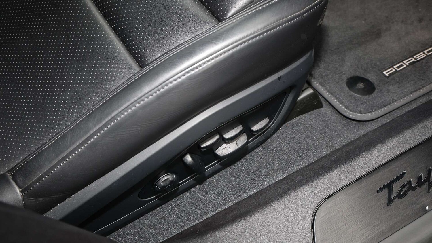 Used Porsche Taycan 2022 for sale - 76262423: Photo 29