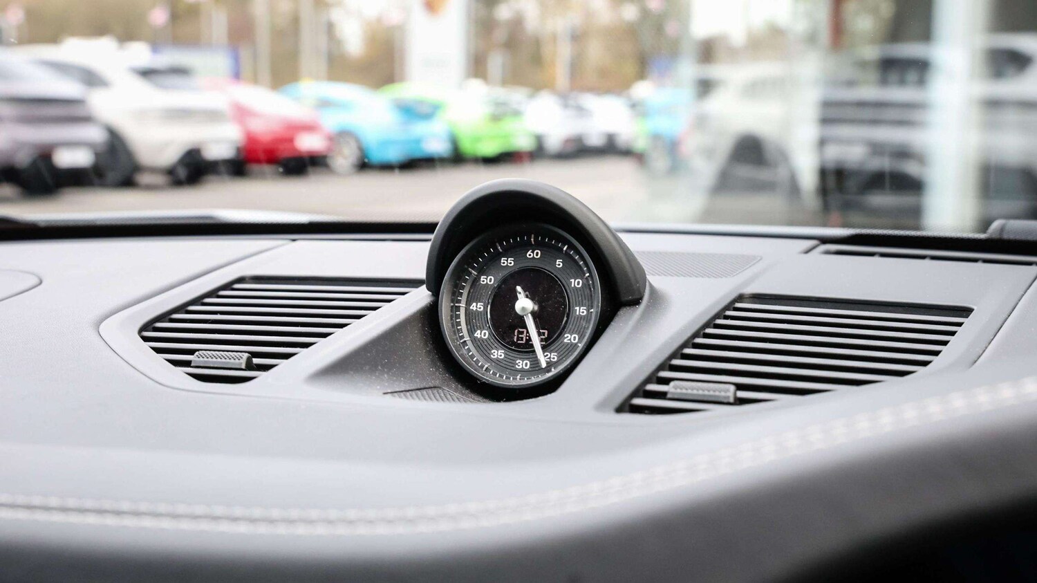 Used Porsche 911 2024 for sale - 76692100: Photo 16