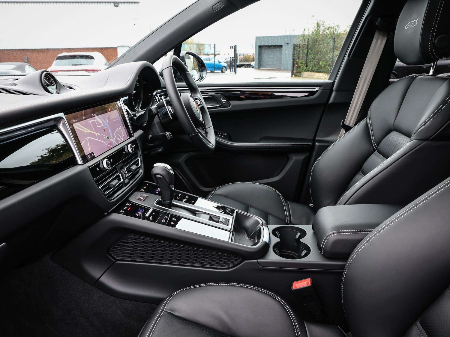 Used Porsche Macan 2026 for sale - 78037512: Photo 11