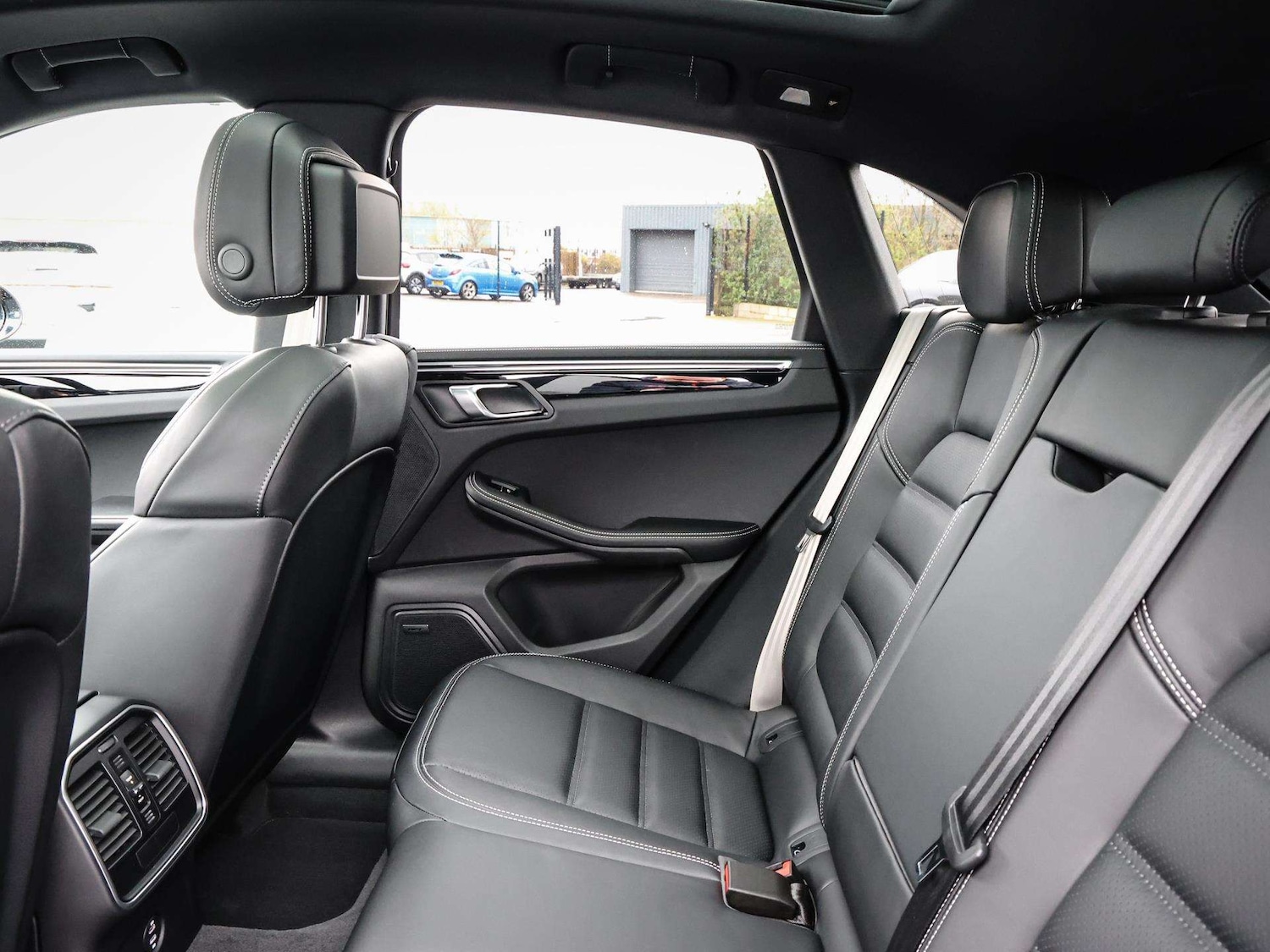 Used Porsche Macan 2026 for sale - 78037512: Photo 15