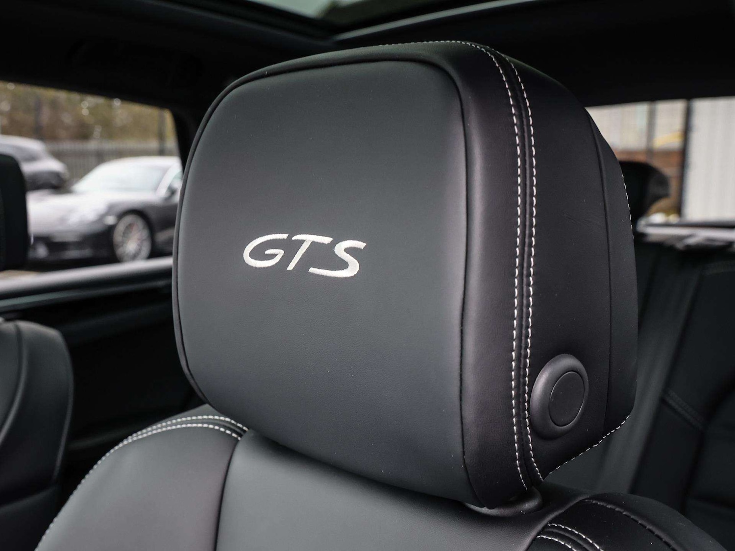 Used Porsche Macan 2026 for sale - 78037512: Photo 18