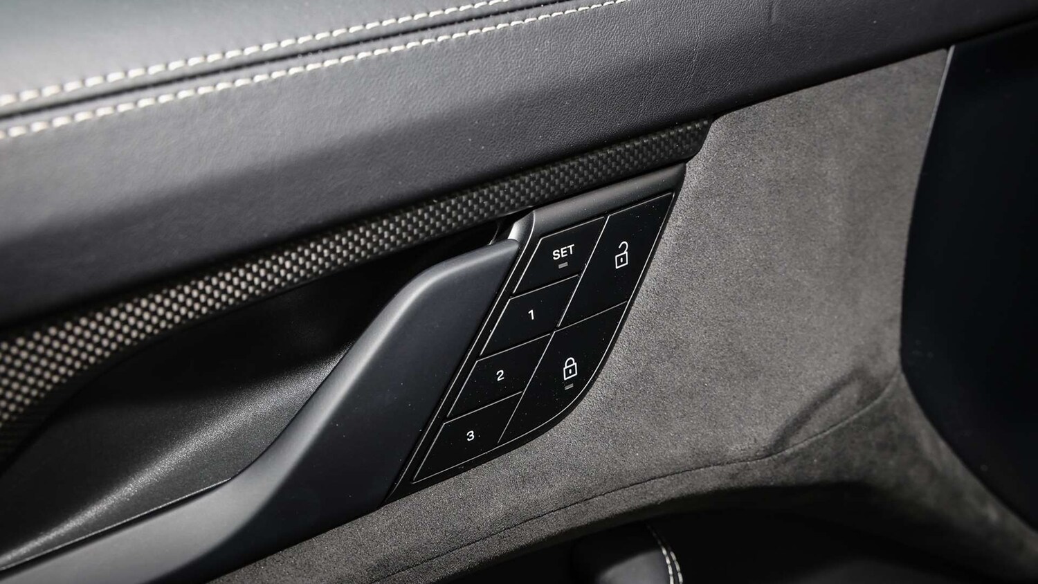 Used Porsche Taycan 2023 for sale - 76587545: Photo 25