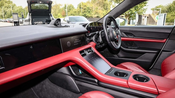 Used Porsche Taycan 2023 for sale - 76230335: Photo 5