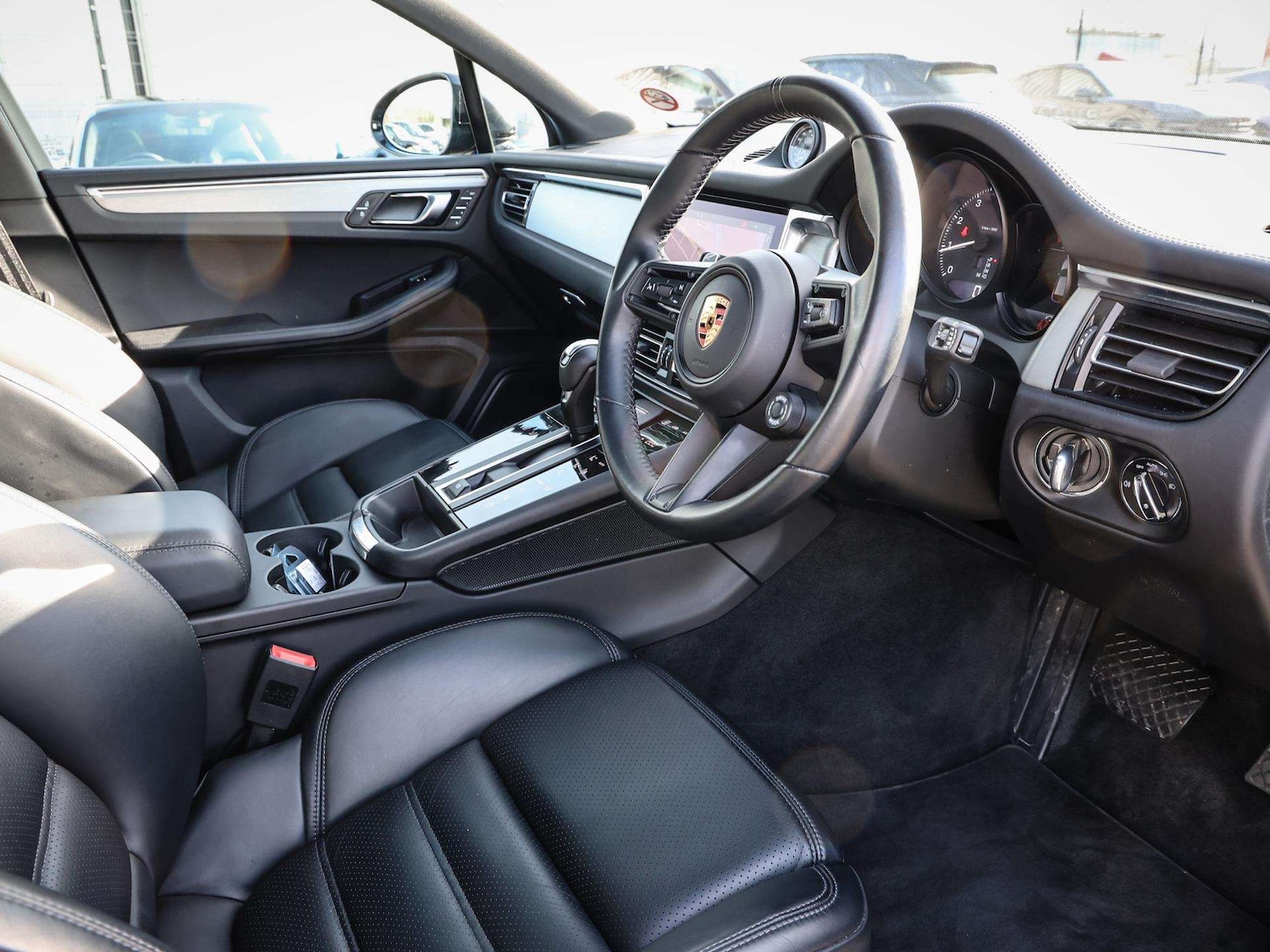 Used Porsche Macan 2023 for sale - 77649018: Photo 11