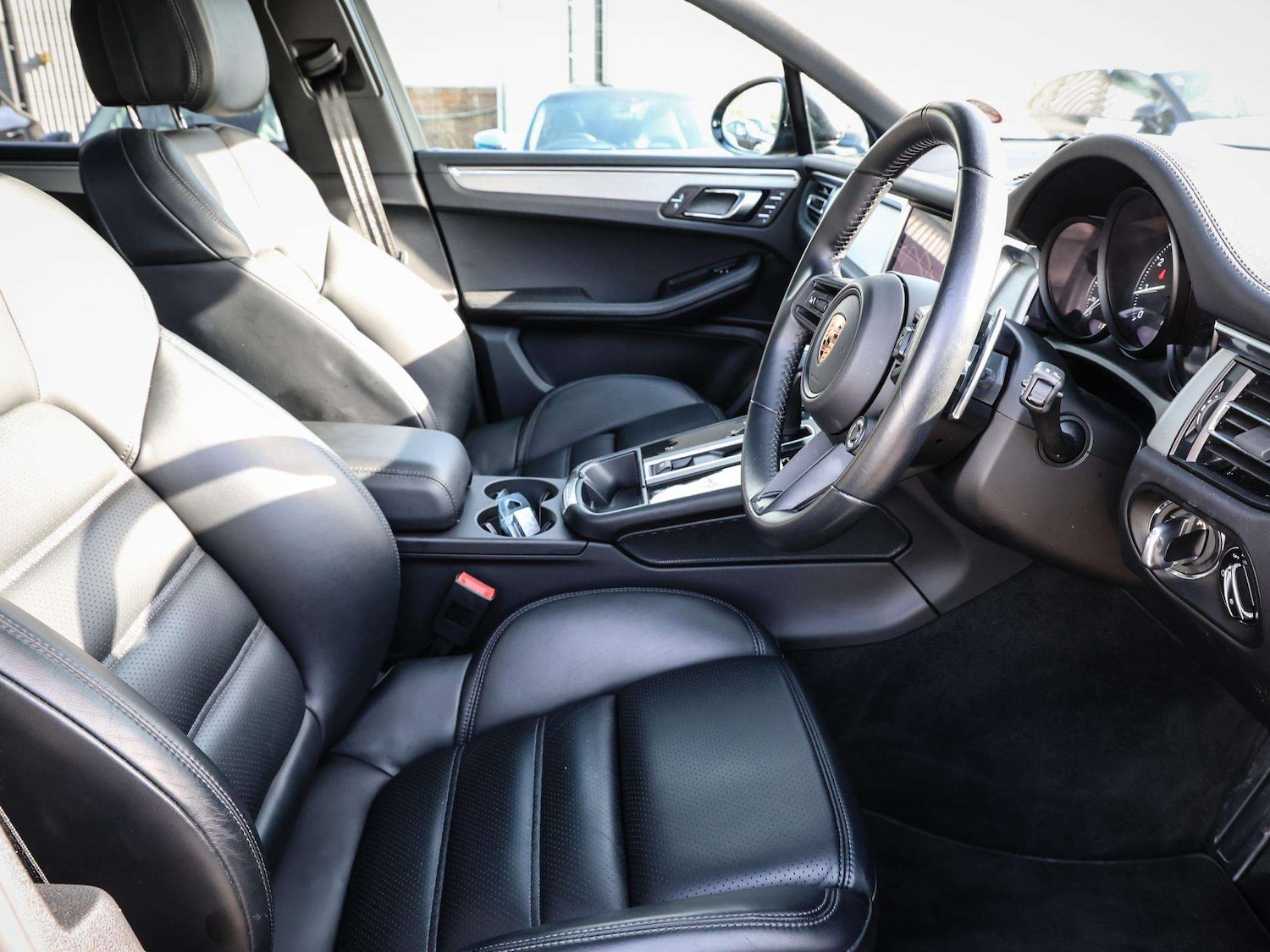 Used Porsche Macan 2023 for sale - 77649018: Photo 12