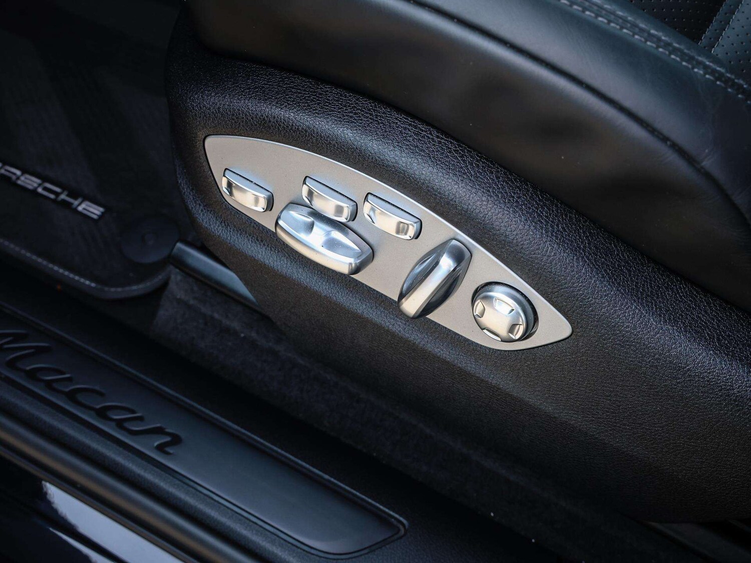 Used Porsche Macan 2023 for sale - 77649018: Photo 29