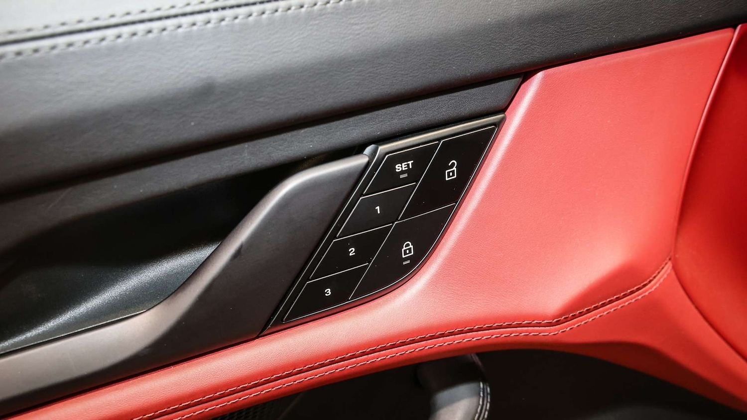 Used Porsche Taycan 2023 for sale - 77112489: Photo 25