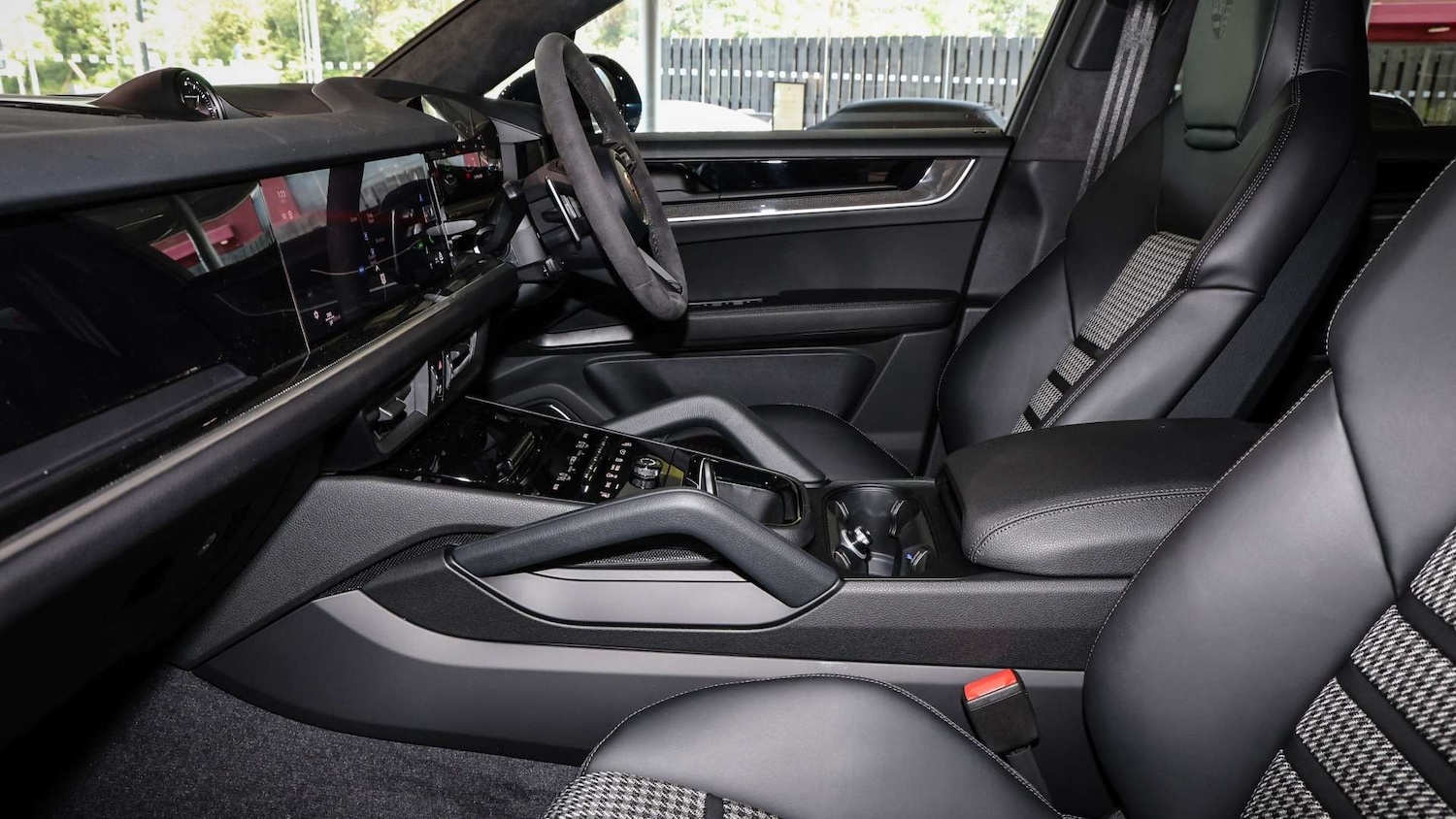 Used Porsche Cayenne 2025 for sale - 76045201: Photo 14