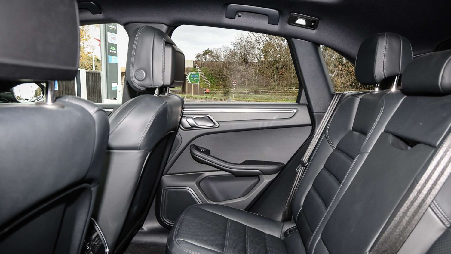 Used Porsche Macan 2023 for sale - 76610519: Photo 15