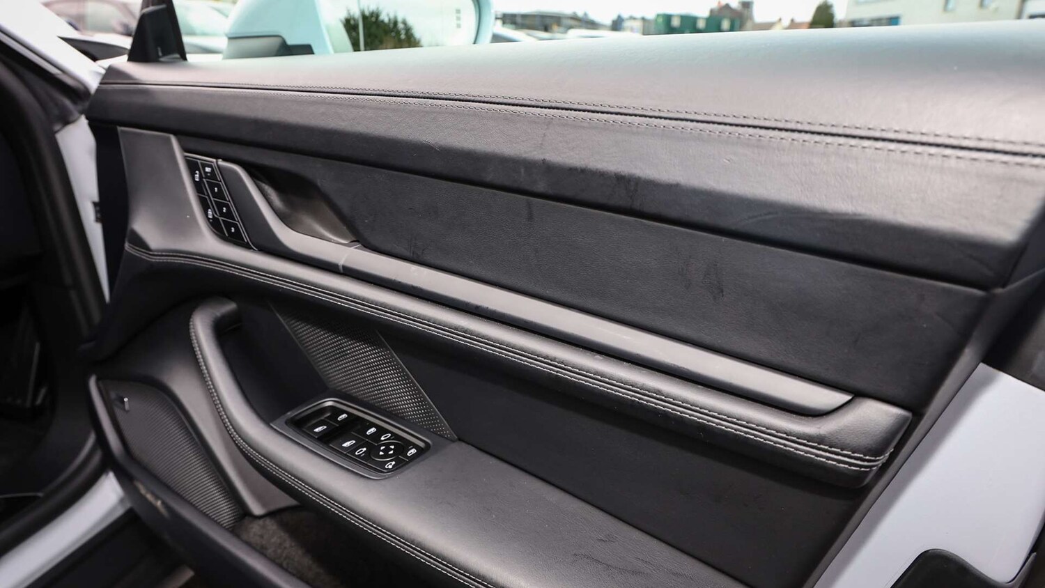 Used Porsche Taycan 2025 for sale - 77526995: Photo 25