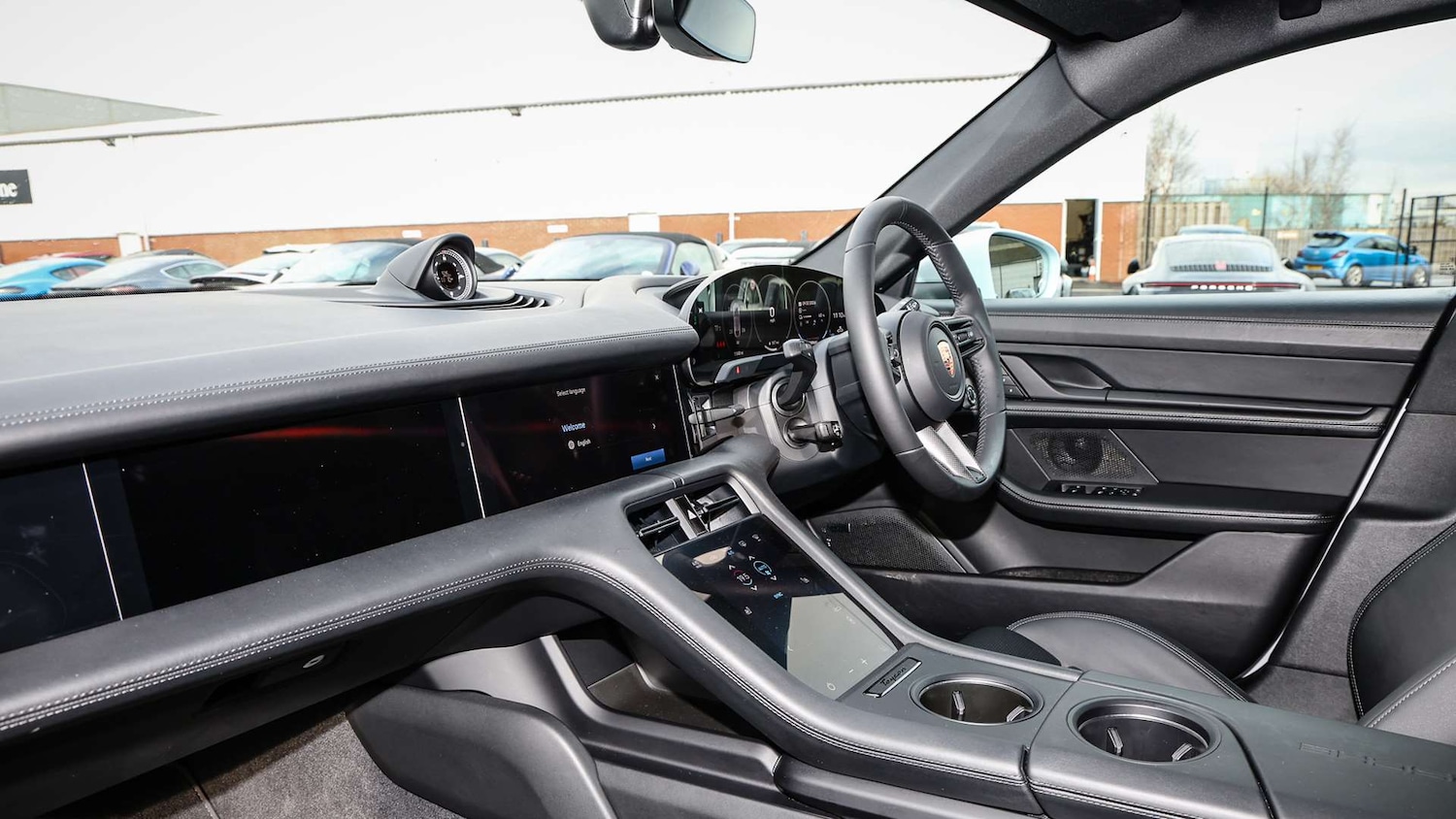 Used Porsche Taycan 2025 for sale - 77526995: Photo 5