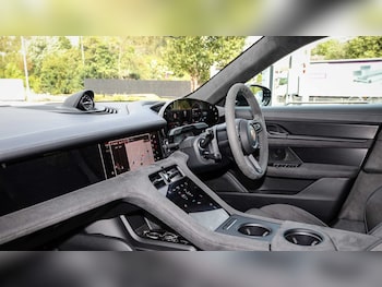 Used Porsche Taycan 2025 for sale - 75679779: Photo
