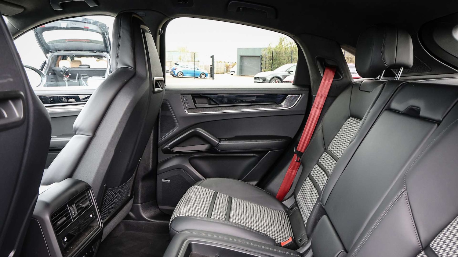 Used Porsche Cayenne 2025 for sale - 78077172: Photo 15