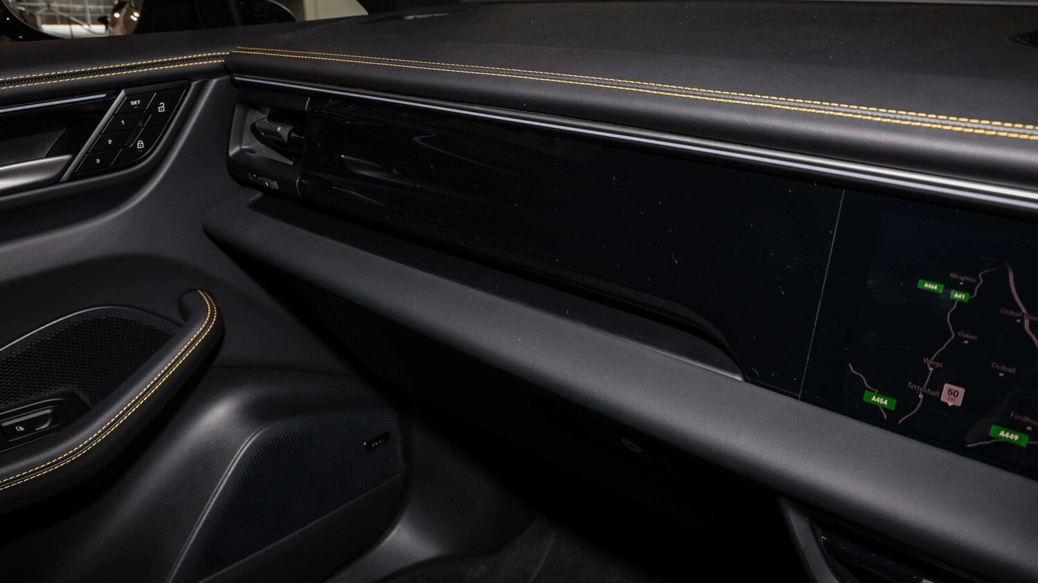 Used Porsche Macan 2025 for sale - 76141659: Photo 19