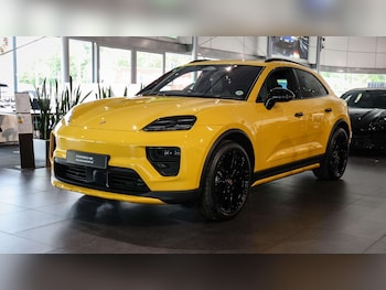 Used Porsche Macan 2025 for sale - 76141659: Photo 2